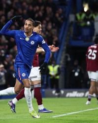 开云体育官网-佩德罗谈戴帽：这是梦幻般的夜晚 詹姆斯让我在球迷面前跳桑巴