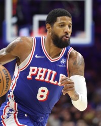 开云-状态不俗！乔治半场7中4拿到两队最高15分外加7板1助 3失误